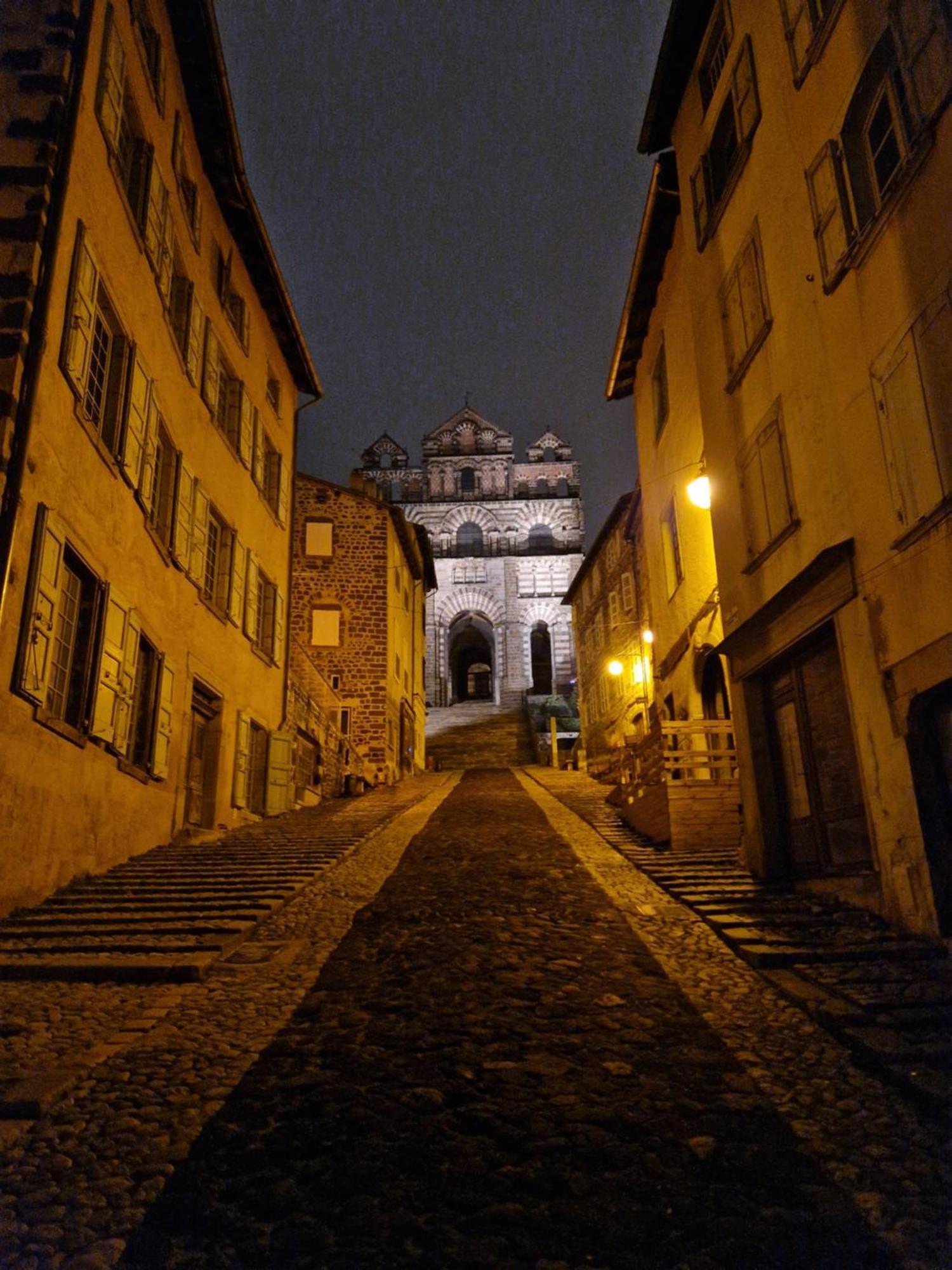 Gite Des Tables - Cathedrale, Coeur Historique, Vue Le Puy-en-Velay Exterior photo