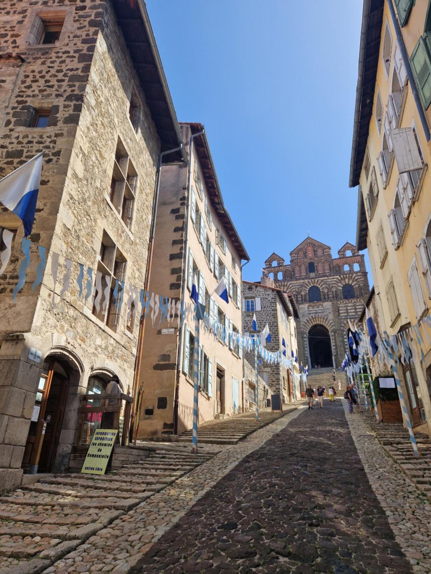 Gite Des Tables - Cathedrale, Coeur Historique, Vue Le Puy-en-Velay Exterior photo